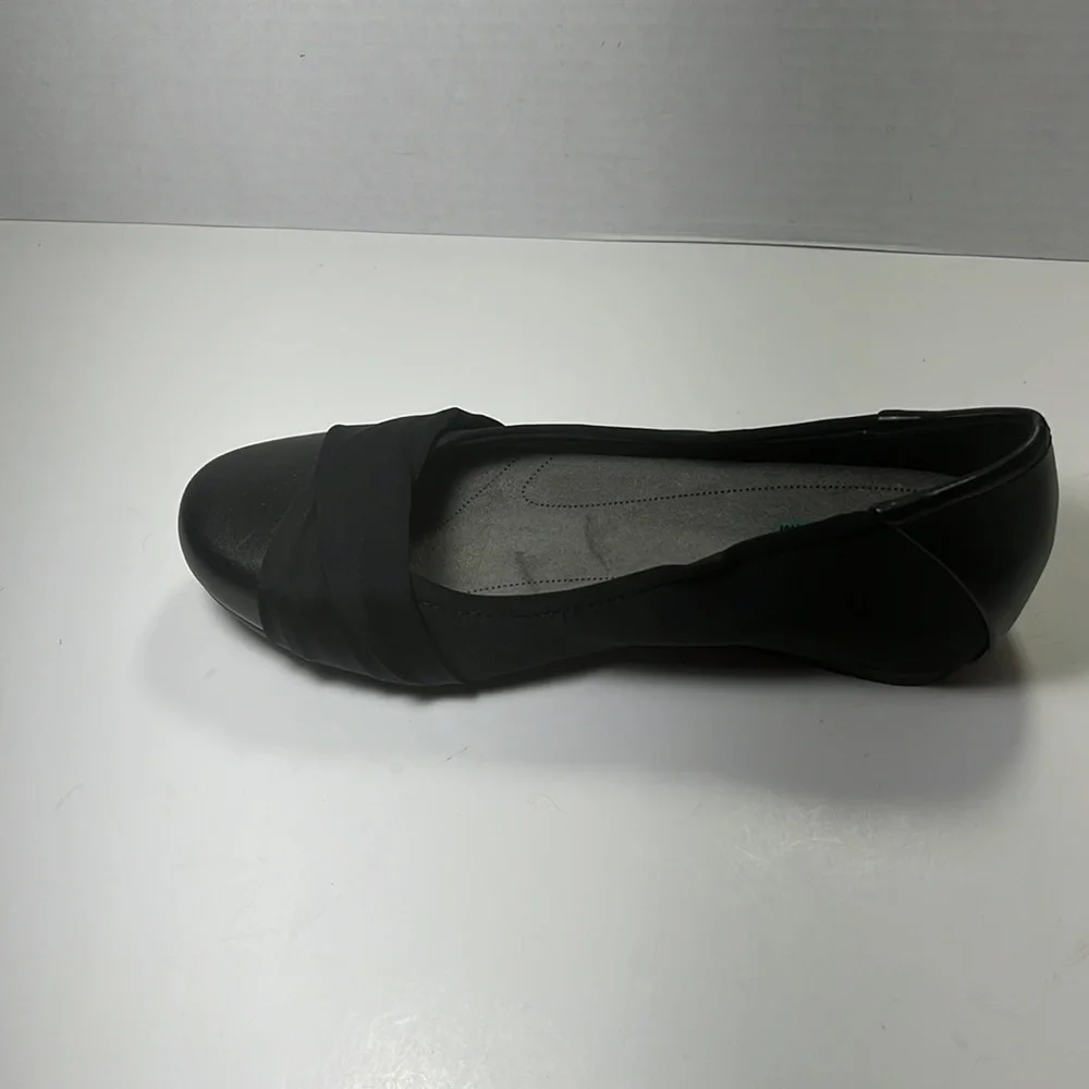 Bear Traps Mitsy Women's Slip-on Hidden Wedge Memory Foam in black and blue 6m